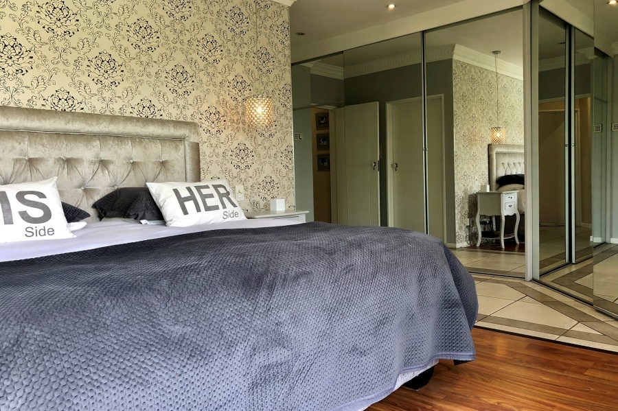 7 Bedroom Property for Sale in Plattekloof Western Cape